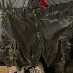 Cargoshorts-44 Nike sweats-2xL Lacoste 2xL grey shorts 2xL blackVegas shirt-2xL